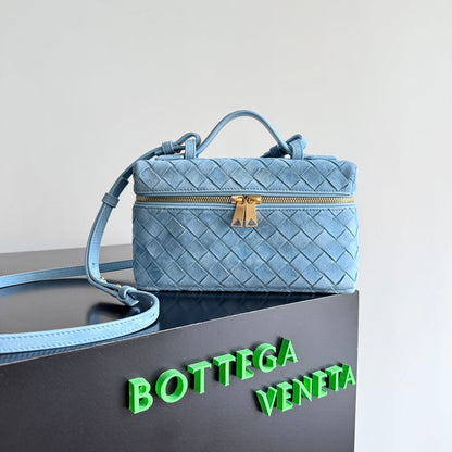 BOTTEGA VENETA 25S BANG BANG 22 EN DAIM INTRECCIATO BLEU GLACE AVEC ACCASTILLAGE DORÉ