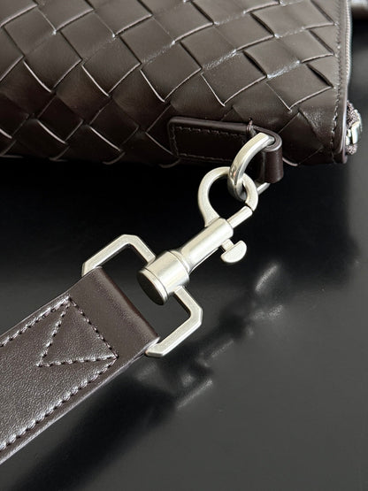 BOTTEGA VENETA 25S ANDIAMO GRAND INTRECCIATO 39 EN CUIR DE VEAU MARRON FONCÉ