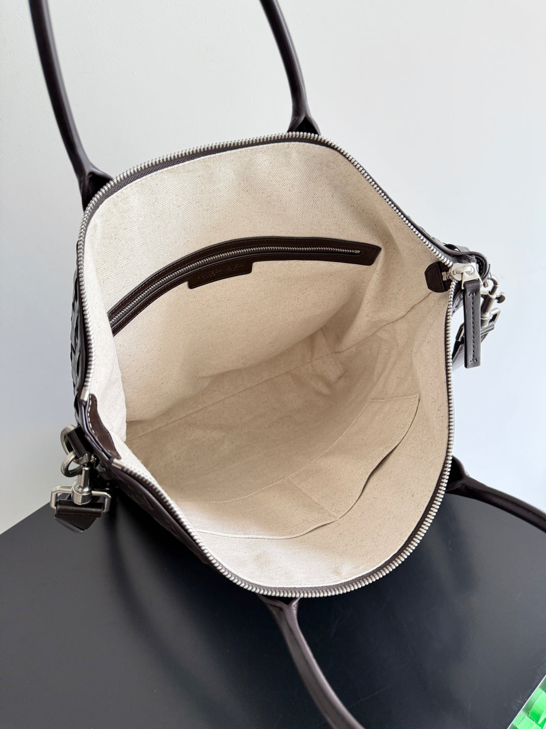 BOTTEGA VENETA 25S ANDIAMO GRAND INTRECCIATO 39 EN CUIR DE VEAU MARRON FONCÉ