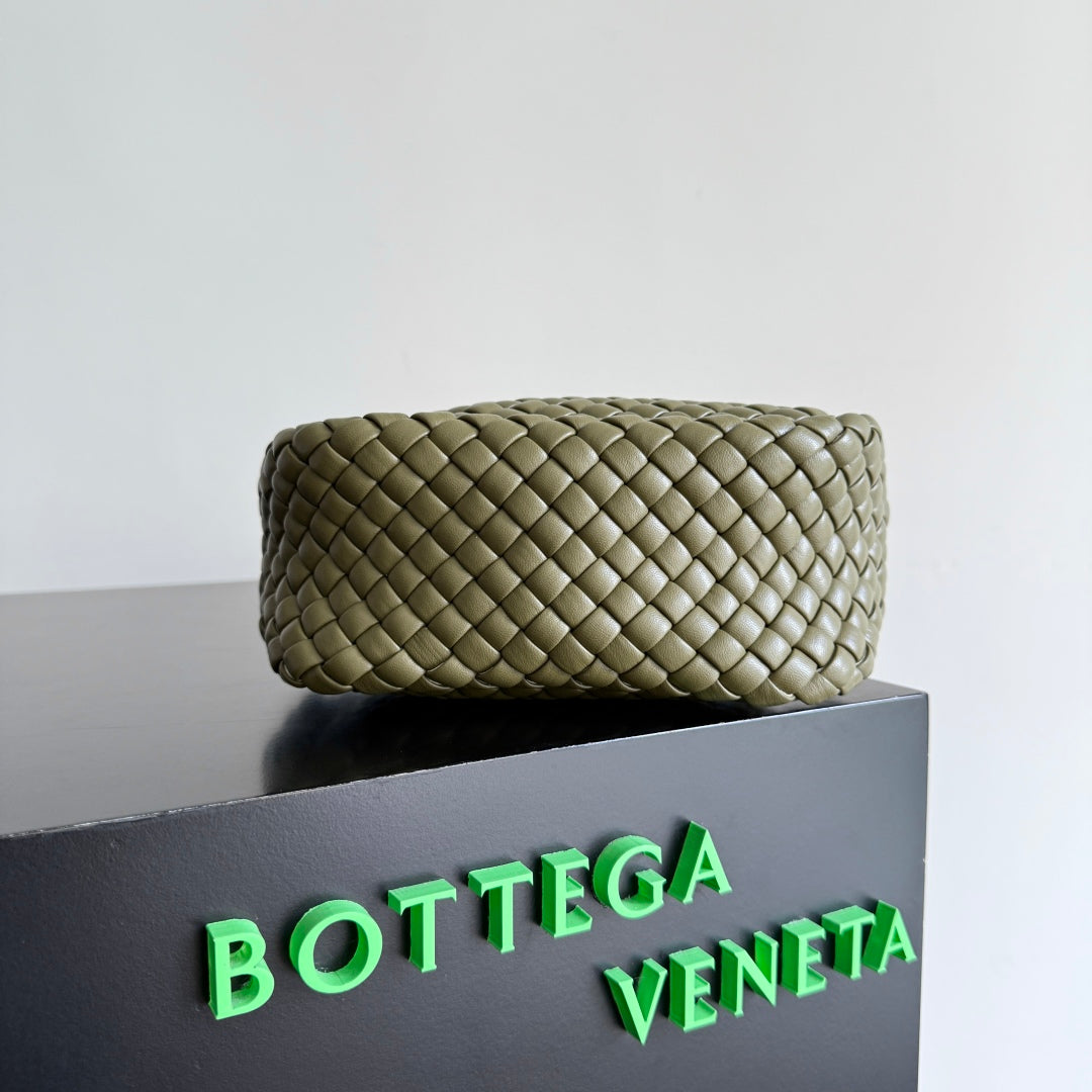 BOTTEGA VENETA SAC COBBLE 25S EN CUIR DE VEAU VERT ARMÉE 23