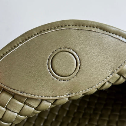 BOTTEGA VENETA SAC COBBLE 25S EN CUIR DE VEAU VERT ARMÉE 23