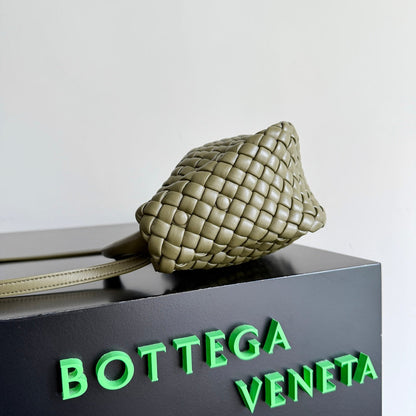 BOTTEGA VENETA SAC COBBLE 25S EN CUIR DE VEAU VERT ARMÉE 23