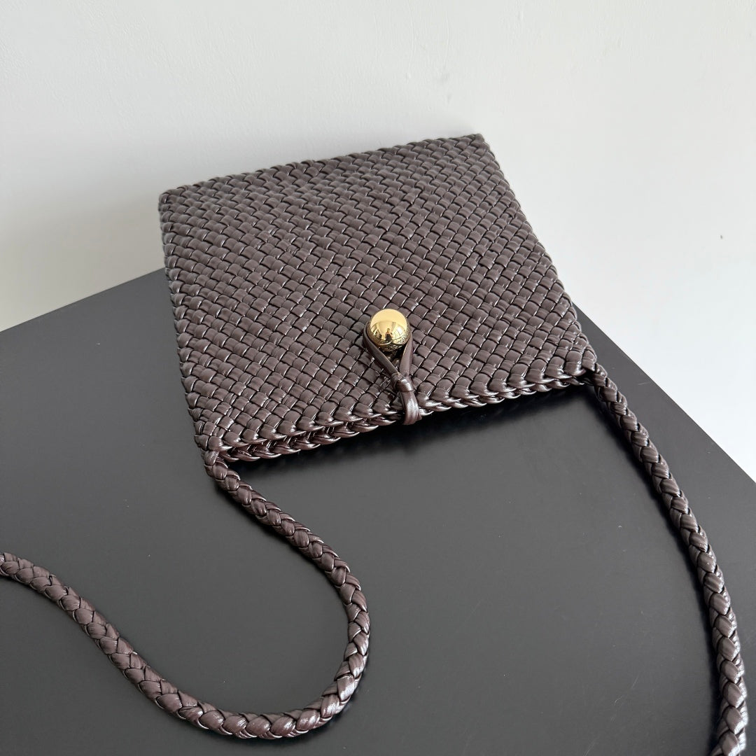 SAC TOSCA BOTTEGA VENETA 25S EN CUIR DE VEAU MARRON FONCÉ MATÉRIEL DORÉ