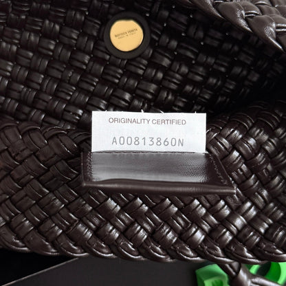 SAC TOSCA BOTTEGA VENETA 25S EN CUIR DE VEAU MARRON FONCÉ MATÉRIEL DORÉ
