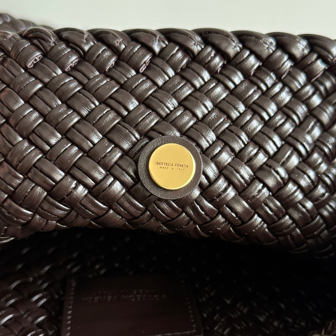 SAC TOSCA BOTTEGA VENETA 25S EN CUIR DE VEAU MARRON FONCÉ MATÉRIEL DORÉ
