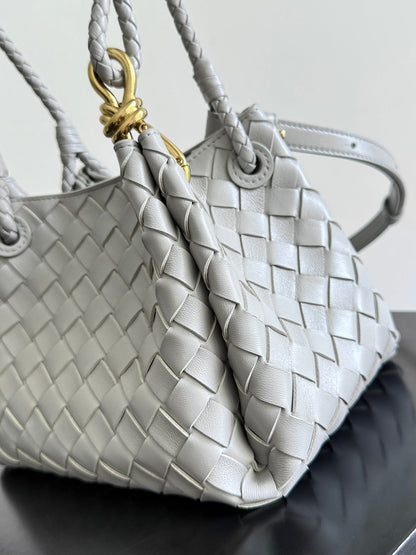 BOTTEGA VENETA 25S PETIT PARACHUTE 21 EN CUIR DE VEAU GRIS CLAIR AVEC ACCESSOIRES DORÉS