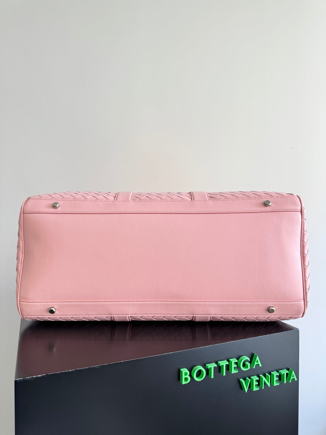 BOTTEGA VENETA 25S INTRECCIATO CABIN DUFFLE 55 EN CUIR DE VEAU ROSE PÂLE