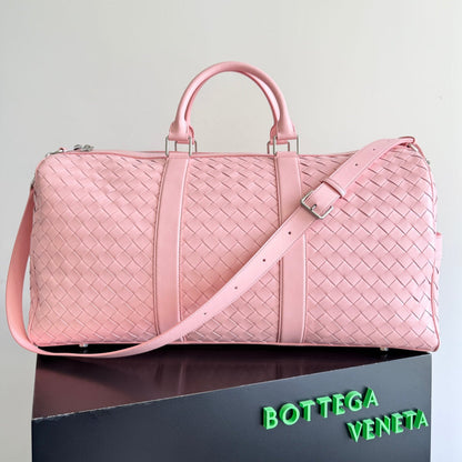 BOTTEGA VENETA 25S INTRECCIATO CABIN DUFFLE 55 EN CUIR DE VEAU ROSE PÂLE