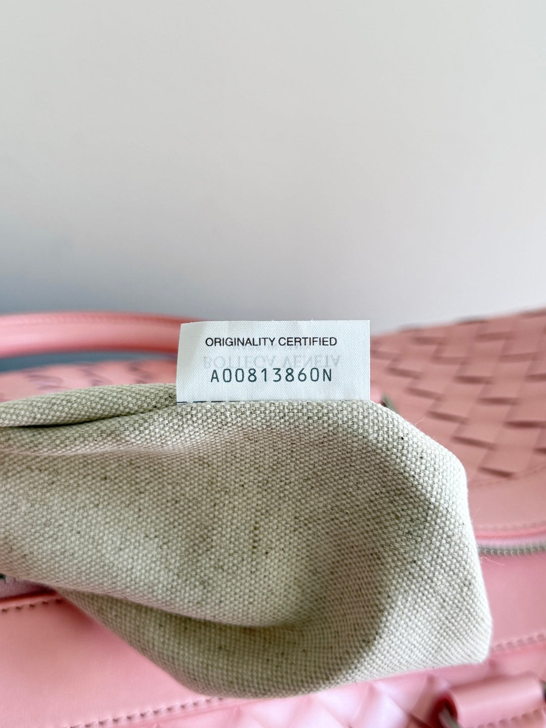 BOTTEGA VENETA 25S INTRECCIATO CABIN DUFFLE 55 EN CUIR DE VEAU ROSE PÂLE