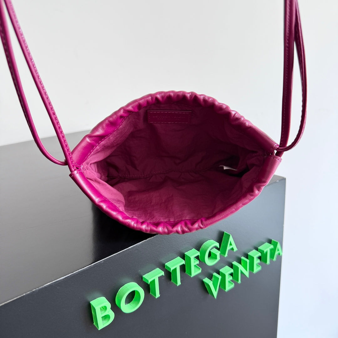 BOTTEGA VENETA 25S PETIT DUSTBAG 21 EN AGNEAU ROSE FONCÉ