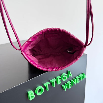 BOTTEGA VENETA 25S PETIT DUSTBAG 21 EN AGNEAU ROSE FONCÉ