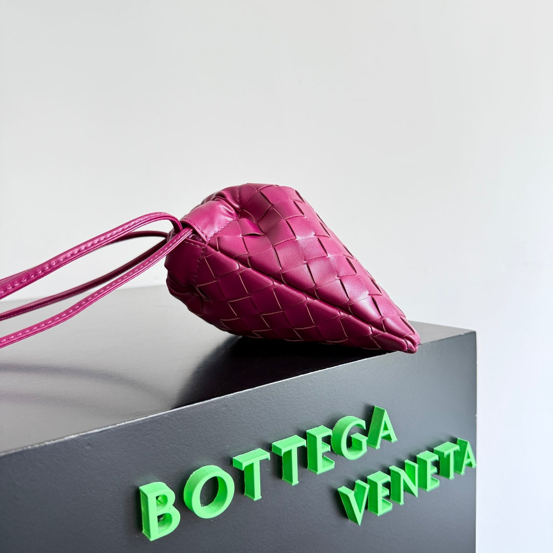 BOTTEGA VENETA 25S PETIT DUSTBAG 21 EN AGNEAU ROSE FONCÉ