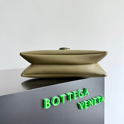 BOTTEGA VENETA 25S MEDIUM LIBERTA BAG 27 IN OLIVE GREEN CALFSKIN GOLD HARDWARE