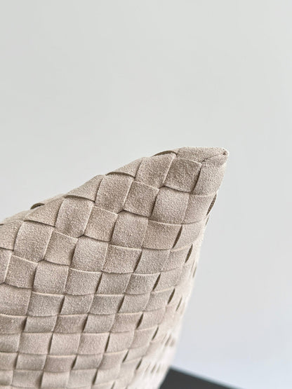 BOTTEGA VENETA SAC HOP 25S EN DAIM TAUPE CLAIR ET ACCESSOIRES DORÉS