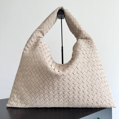 BOTTEGA VENETA SAC HOP 25S EN DAIM TAUPE CLAIR ET ACCESSOIRES DORÉS