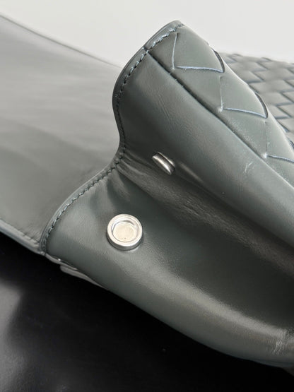 SAC À DOS RENTRÉE SCOLAIRE 25S BOTTEGA VENETA 39 EN CUIR DE VEAU GRIS-VERT SOURD