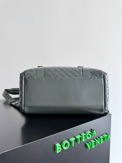 SAC À DOS RENTRÉE SCOLAIRE 25S BOTTEGA VENETA 39 EN CUIR DE VEAU GRIS-VERT SOURD