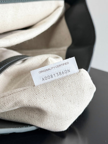 SAC À DOS RENTRÉE SCOLAIRE 25S BOTTEGA VENETA 39 EN CUIR DE VEAU GRIS-VERT SOURD