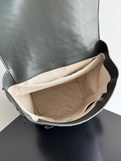 SAC À DOS RENTRÉE SCOLAIRE 25S BOTTEGA VENETA 39 EN CUIR DE VEAU GRIS-VERT SOURD