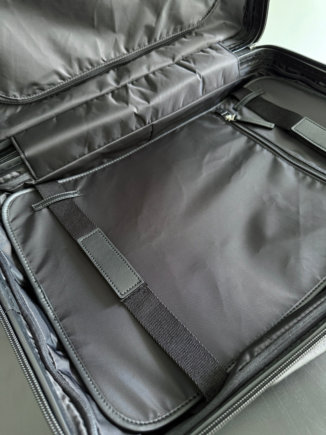 BOTTEGA VENETA VALISE CABINE 25S ODYSSEY EN CUIR DE VEAU OLIVE À MOTIF INTRECCIATO 3D
