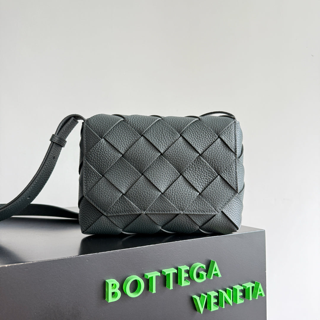 BOTTEGA VENETA 25S DIAGO 22 EN CUIR DE VEAU GRIS ACIER QUINCAILLERIE ARGENTÉE
