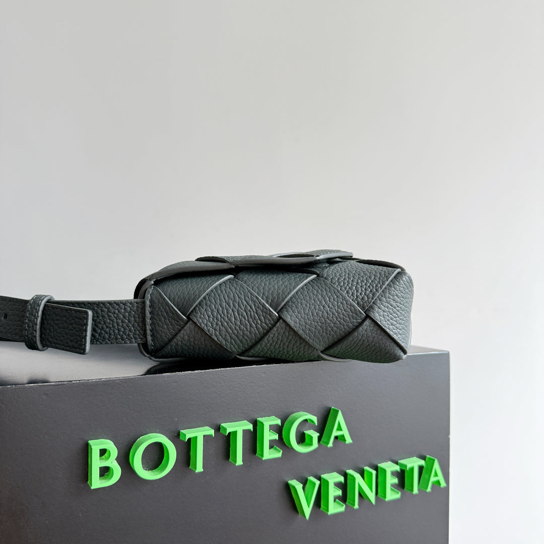 BOTTEGA VENETA 25S DIAGO 22 EN CUIR DE VEAU GRIS ACIER QUINCAILLERIE ARGENTÉE