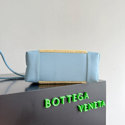 BOTTEGA VENETA 25S SMALL ANDIAMO 25 IN LIGHT BLUE CALFSKIN AND RAFFIA