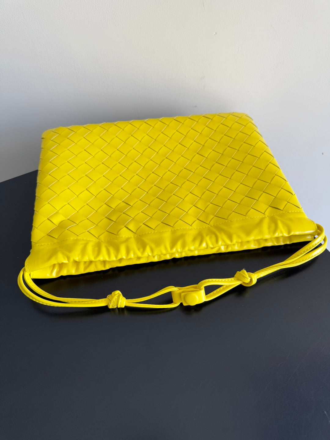 BOTTEGA VENETA 25S SAC ANTI-POUSSIÈRE MOYEN 32 EN CUIR DE VEAU JAUNE CITRON