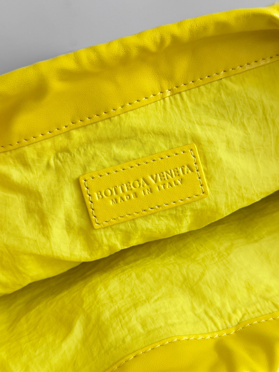 BOTTEGA VENETA 25S SAC ANTI-POUSSIÈRE MOYEN 32 EN CUIR DE VEAU JAUNE CITRON