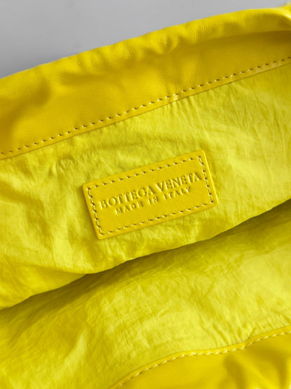 BOTTEGA VENETA 25S SAC ANTI-POUSSIÈRE MOYEN 32 EN CUIR DE VEAU JAUNE CITRON