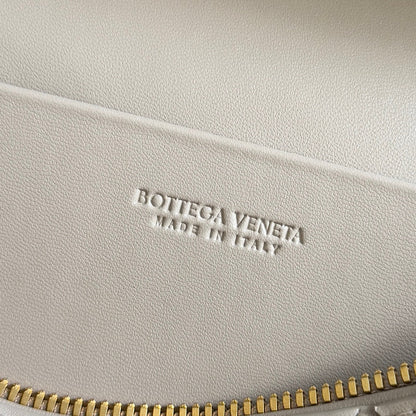 BOTTEGA VENETA 25S BANG BANG 22 EN CUIR DE VEAU INTRECCIATO GRIS CHAUD MÉTAL DORÉ