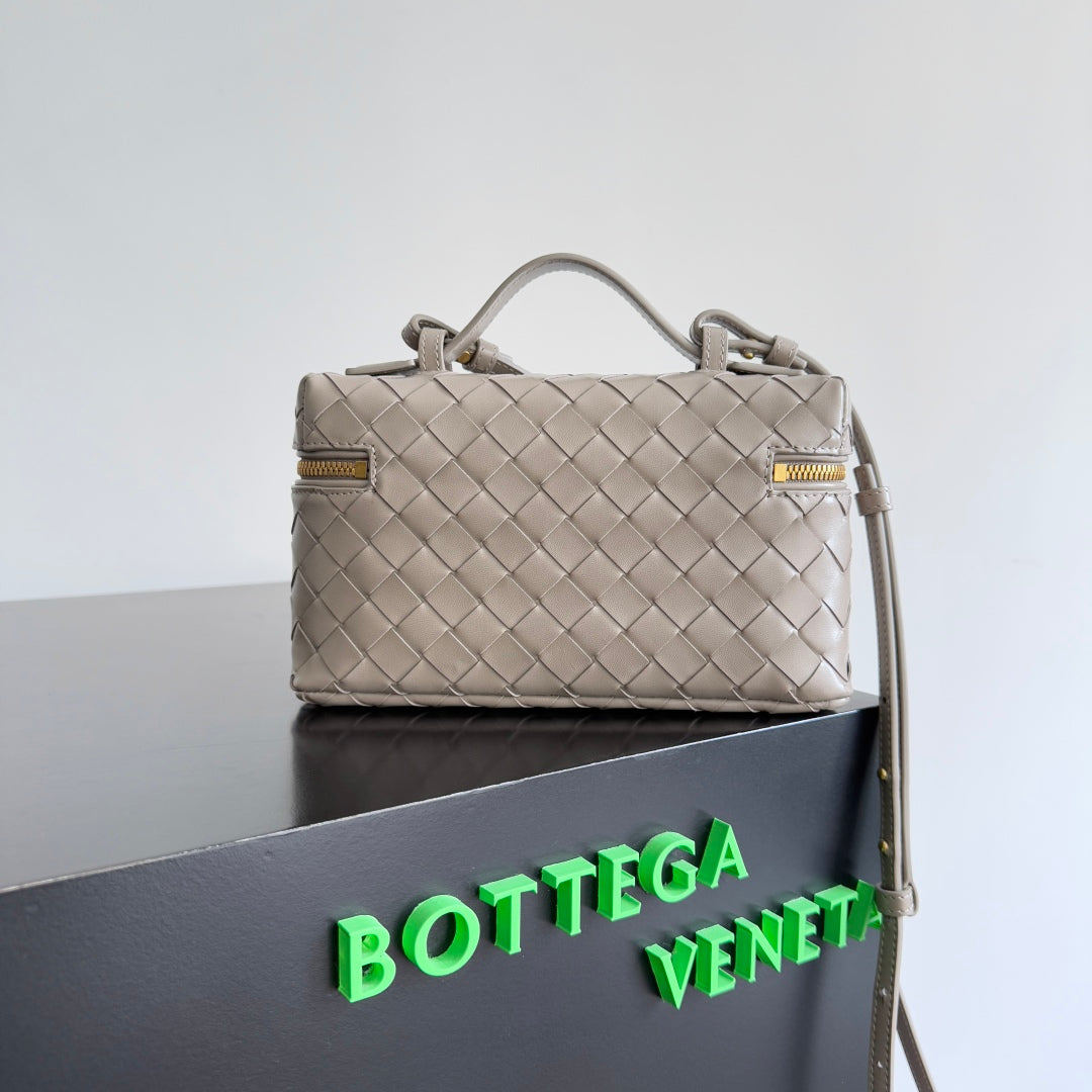 BOTTEGA VENETA 25S BANG BANG 22 EN CUIR DE VEAU INTRECCIATO GRIS CHAUD MÉTAL DORÉ