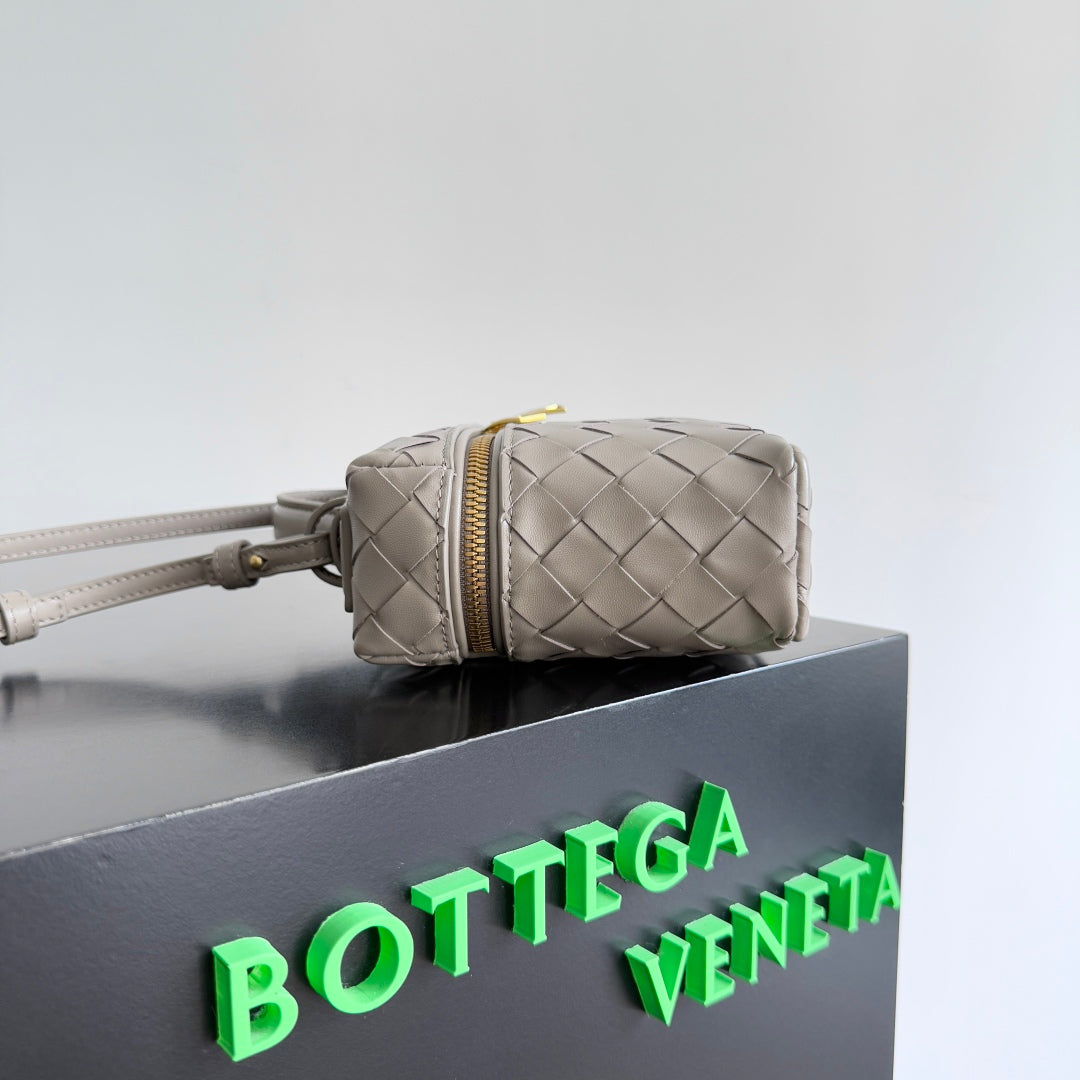 BOTTEGA VENETA 25S BANG BANG 22 EN CUIR DE VEAU INTRECCIATO GRIS CHAUD MÉTAL DORÉ