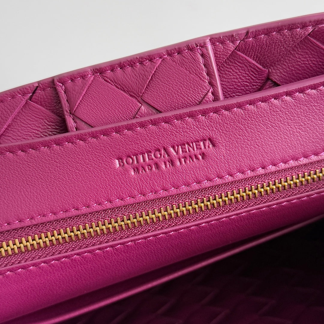 BOTTEGA VENETA 25S ANDIAMO 25 EN CUIR DE VEAU ROSE FRAMBOISE