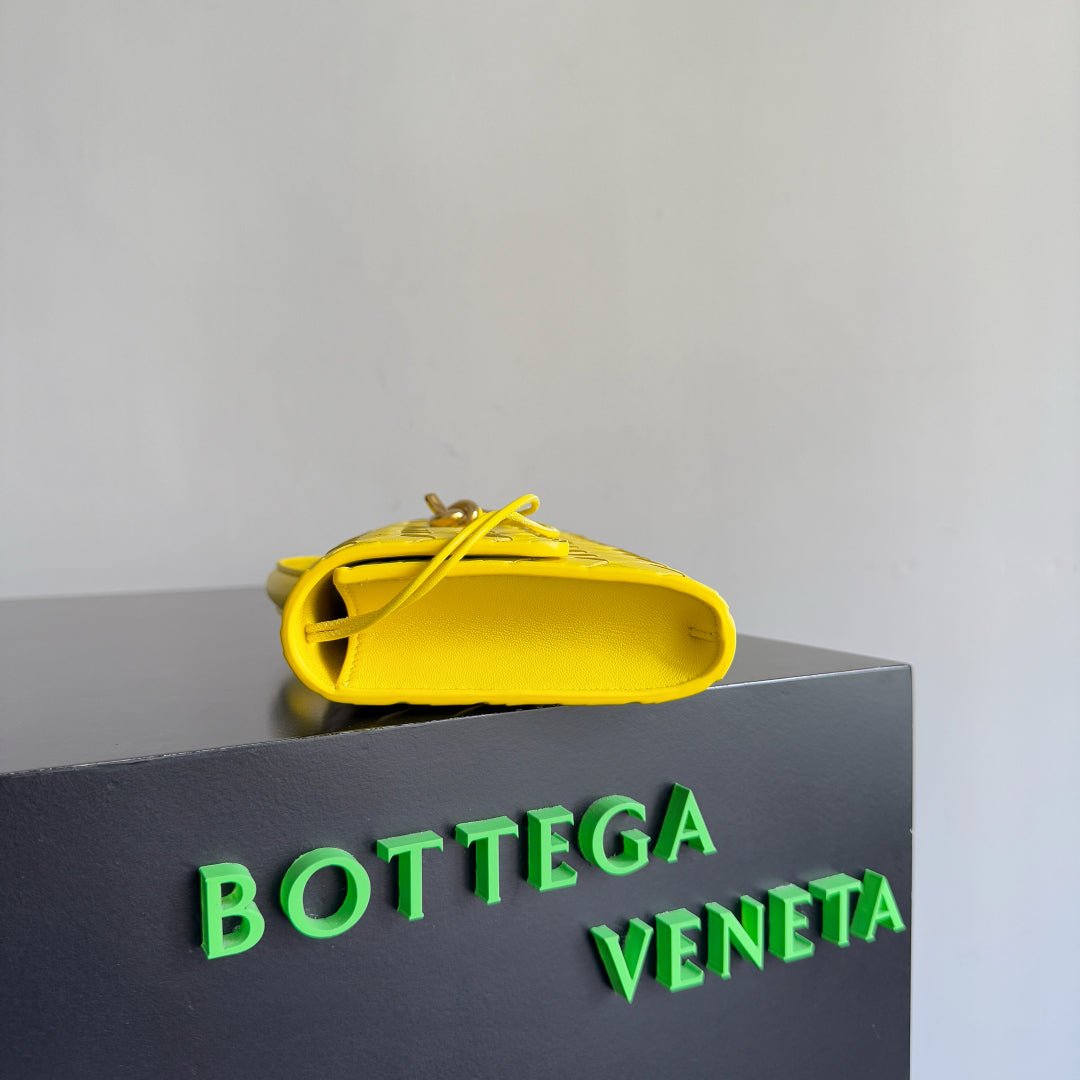 BOTTEGA VENETA 25S LONG CLUTCH ANDIAMO 31 EN CUIR DE VEAU JAUNE CITRON