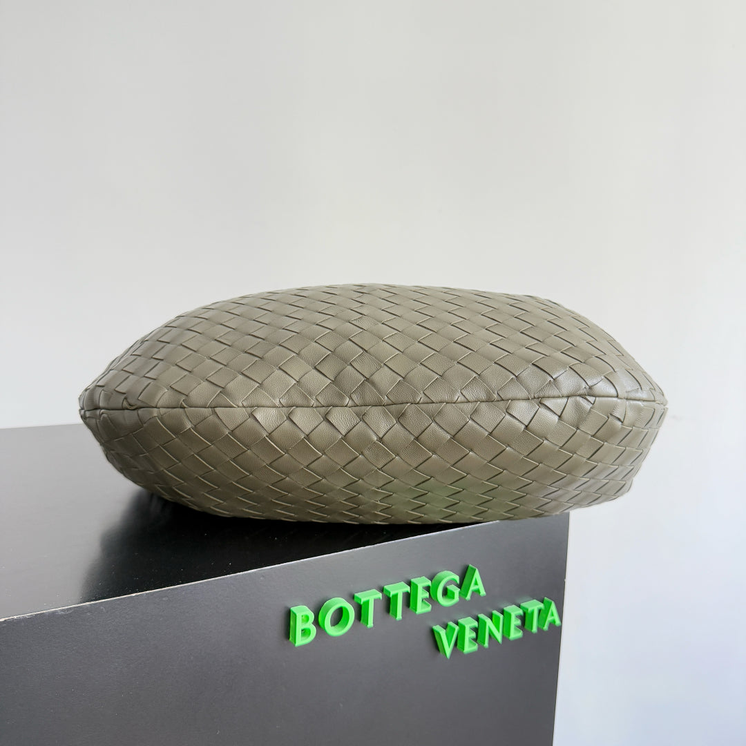 BOTTEGA VENETA 25S PETIT JODIE 48 EN CUIR DE VEAU VERT ARMÉE QUINCAILLERIE DORÉE