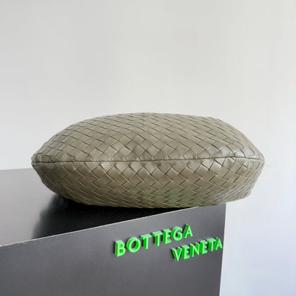 BOTTEGA VENETA 25S PETIT JODIE 48 EN CUIR DE VEAU VERT ARMÉE QUINCAILLERIE DORÉE