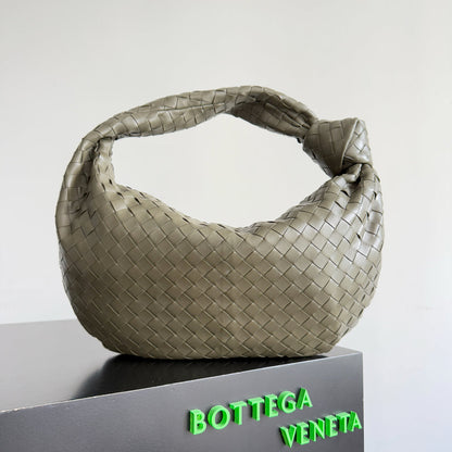 BOTTEGA VENETA 25S PETIT JODIE 48 EN CUIR DE VEAU VERT ARMÉE QUINCAILLERIE DORÉE