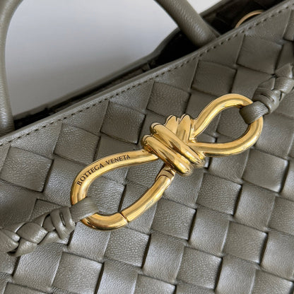 BOTTEGA VENETA 25S ANDIAMO 25 EN CUIR DE VEAU VERT OLIVE QUINCAILLERIE DORÉE