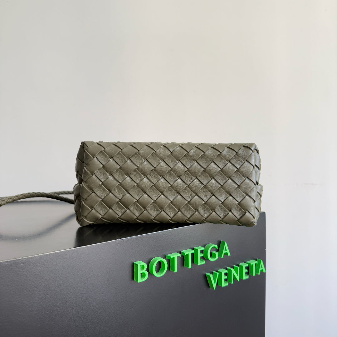 BOTTEGA VENETA 25S ANDIAMO 25 EN CUIR DE VEAU VERT OLIVE QUINCAILLERIE DORÉE