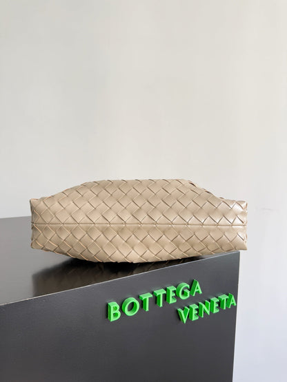 BOTTEGA VENETA 25S HOUSSE DE PROTECTION NOTTE 33 EN CUIR DE VEAU BEIGE CHAUD ACCASTILLAGE DORÉ