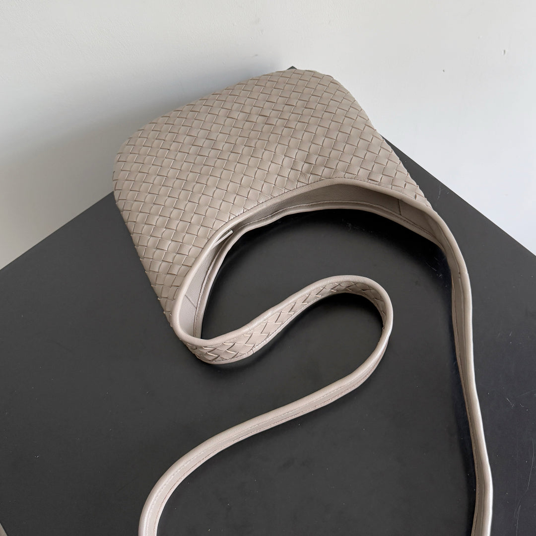 SAC VENETO 27 BOTTEGA VENETA 25S EN CUIR DE VEAU TAUPE CHAUD ET ACCASTILLAGE ARGENTÉ