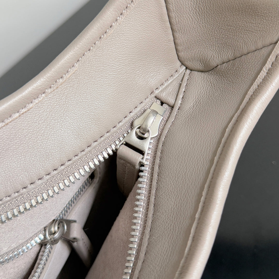 SAC VENETO 27 BOTTEGA VENETA 25S EN CUIR DE VEAU TAUPE CHAUD ET ACCASTILLAGE ARGENTÉ