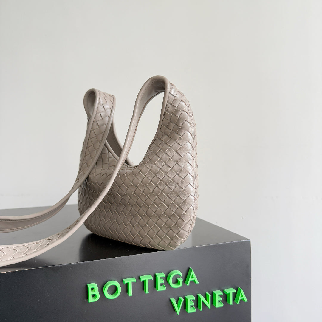 SAC VENETO 27 BOTTEGA VENETA 25S EN CUIR DE VEAU TAUPE CHAUD ET ACCASTILLAGE ARGENTÉ