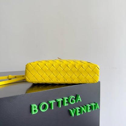 BOTTEGA VENETA 25S BANG BANG 22 EN CUIR DE VEAU INTRECCIATO JAUNE CITRON QUINCAILLERIE DORÉE