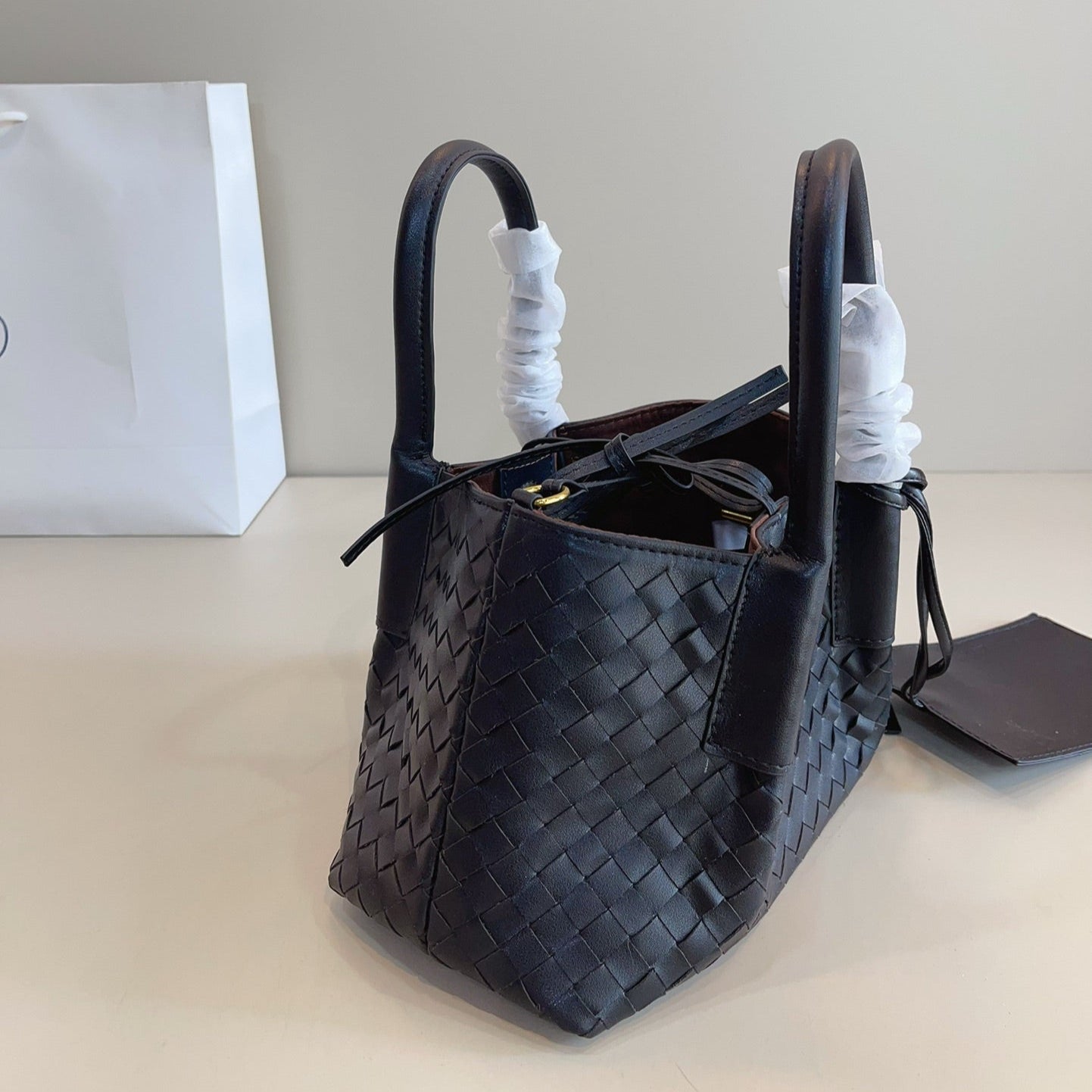 PETIT SAC CABAS PINACOTECA 25 EN CUIR DE VEAU NOIR