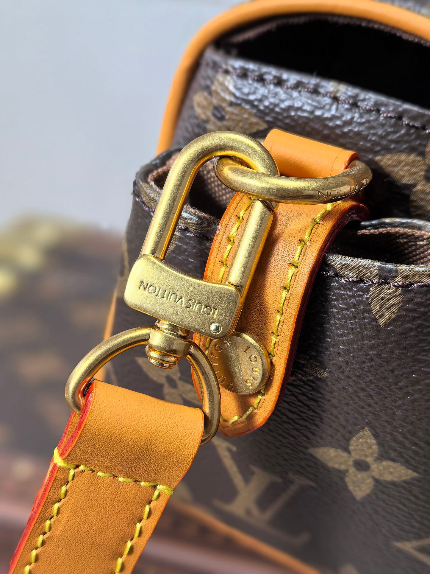 LV 25S CARGO 23 IN BROWN MONOGRAM CANVAS LEATHER TRIM GOLD HARDWARE