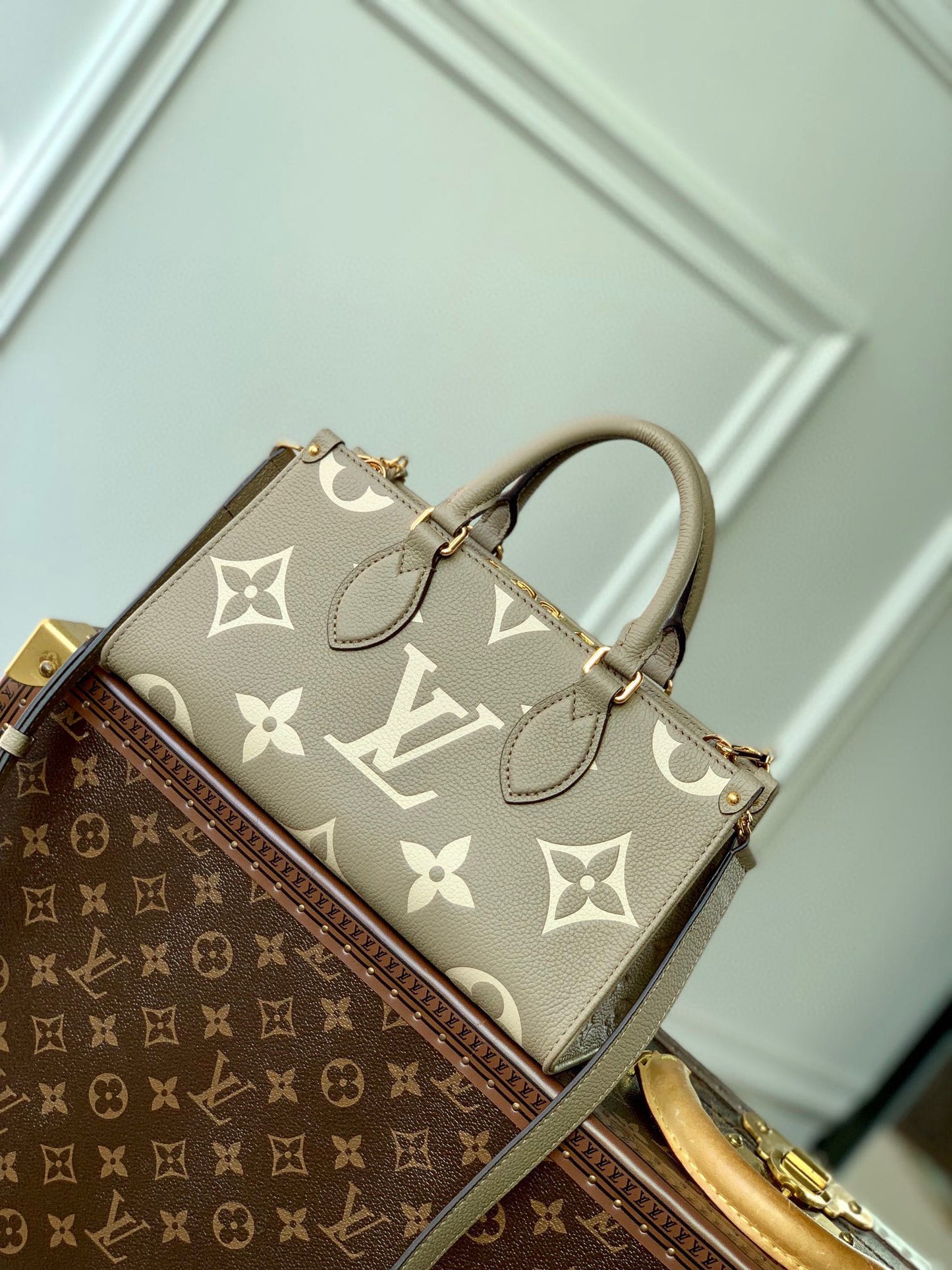 ONTHEGO EAST WEST BAG 25 IN GREEN MONOGRAM EMBOSSED COWHIDE