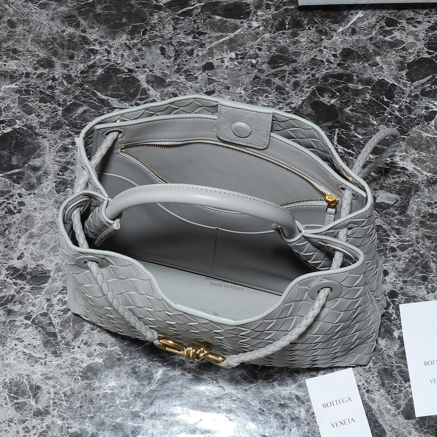 BV MEDIUM ANDIAMO 32CM AGNEAU GRIS