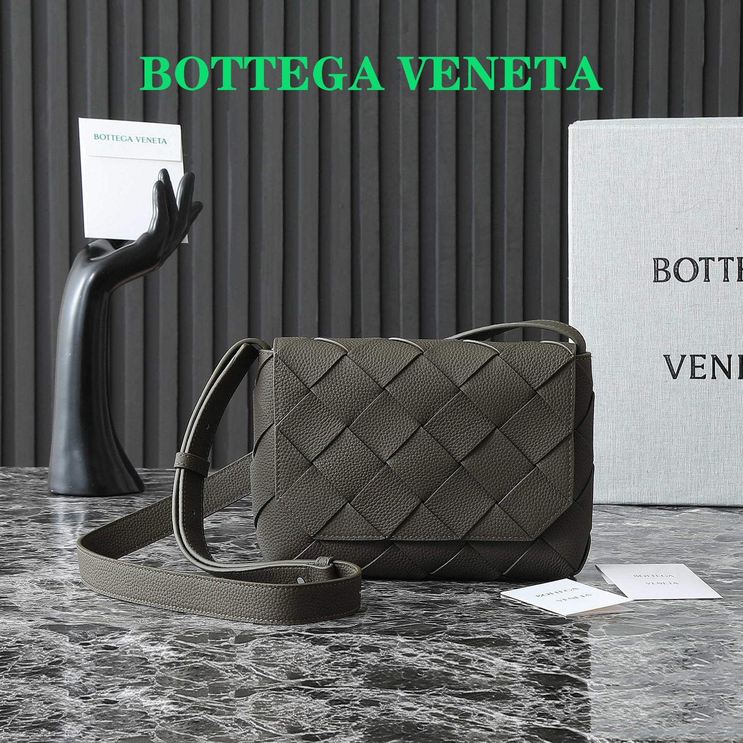 BOTTEGA VENETA DIAGO 22 EN CUIR DE VEAU OLIVE FONCÉ QUINCAILLERIE ARGENTÉE 25S